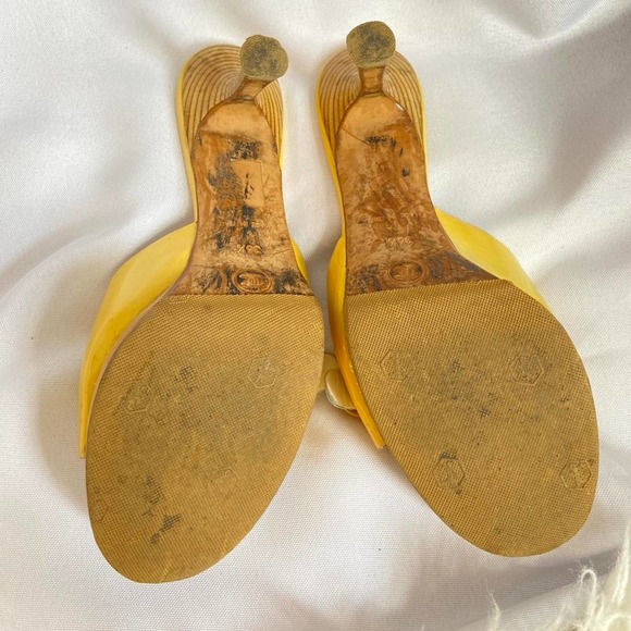 Authentic Yellow Chanel Heels with Patent Leather and Wood detailing size 6.5 - Picture 4 of 4